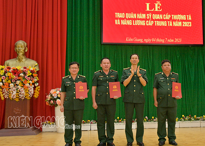 Chủ nhiệm Chính trị Bộ đội Biên phòng Kiên Giang được phong hàm thượng tá